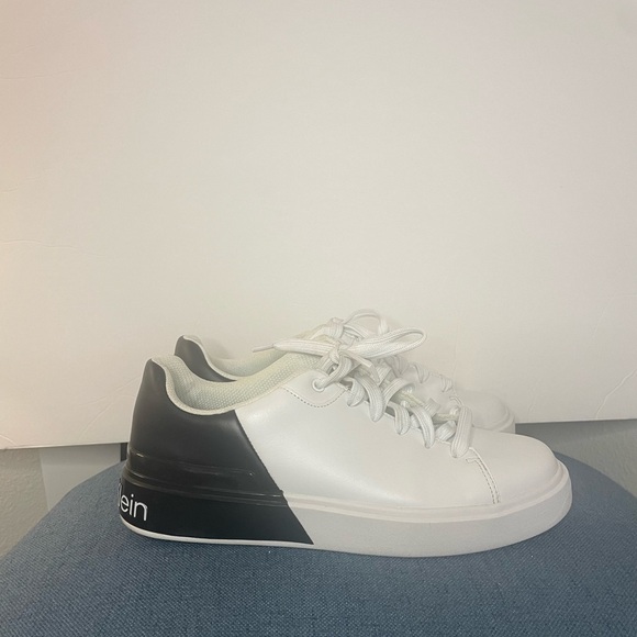 Calvin Klein Shoes - CALVIN KLEIN Blakee Colorblock Sneakers in Women size 10